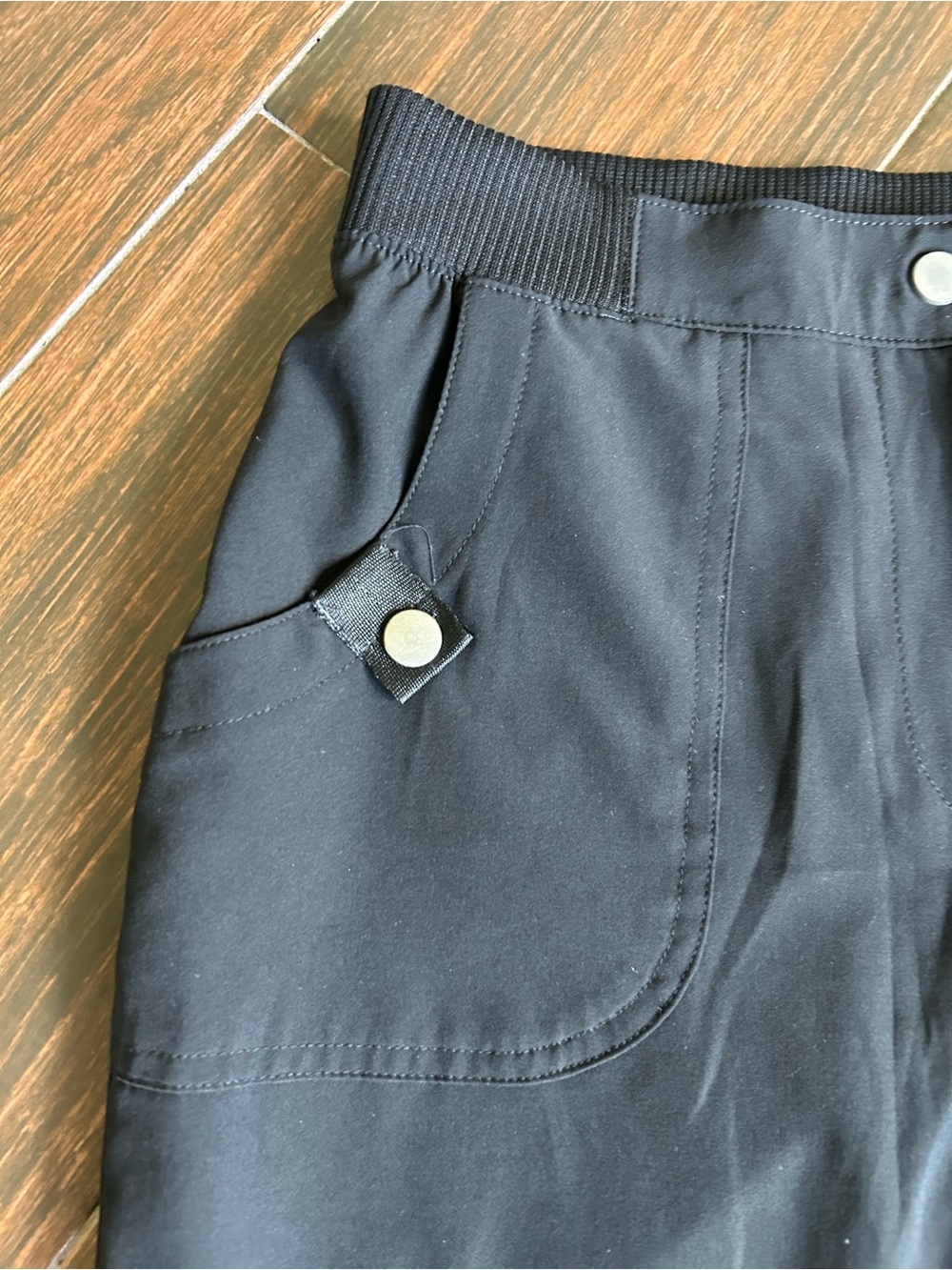 Zenergy By Chicos Elastic Waist Moisture Wicking Capri Pants Size 0 = US Size 4 - Picture 2 of 4